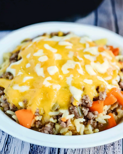 Cheesy Hamburger Rice Casserole: A Comforting Delight!