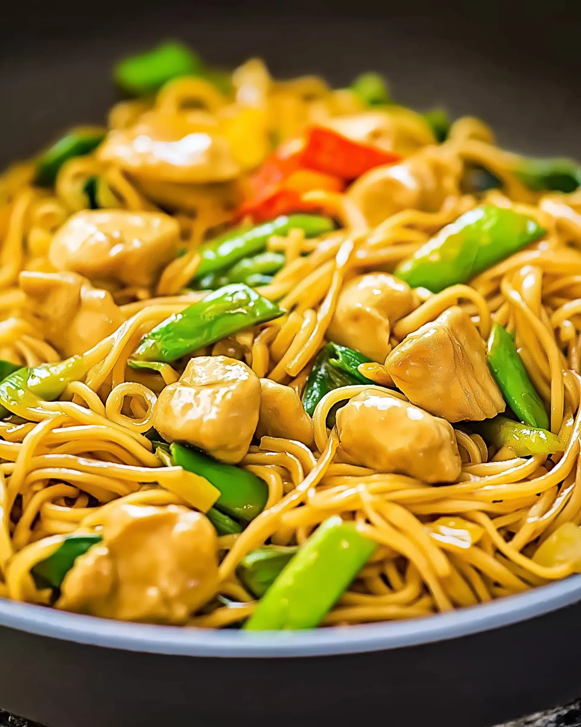 Garlic Chicken Lo Mein: An Easy Recipe to Try Tonight!